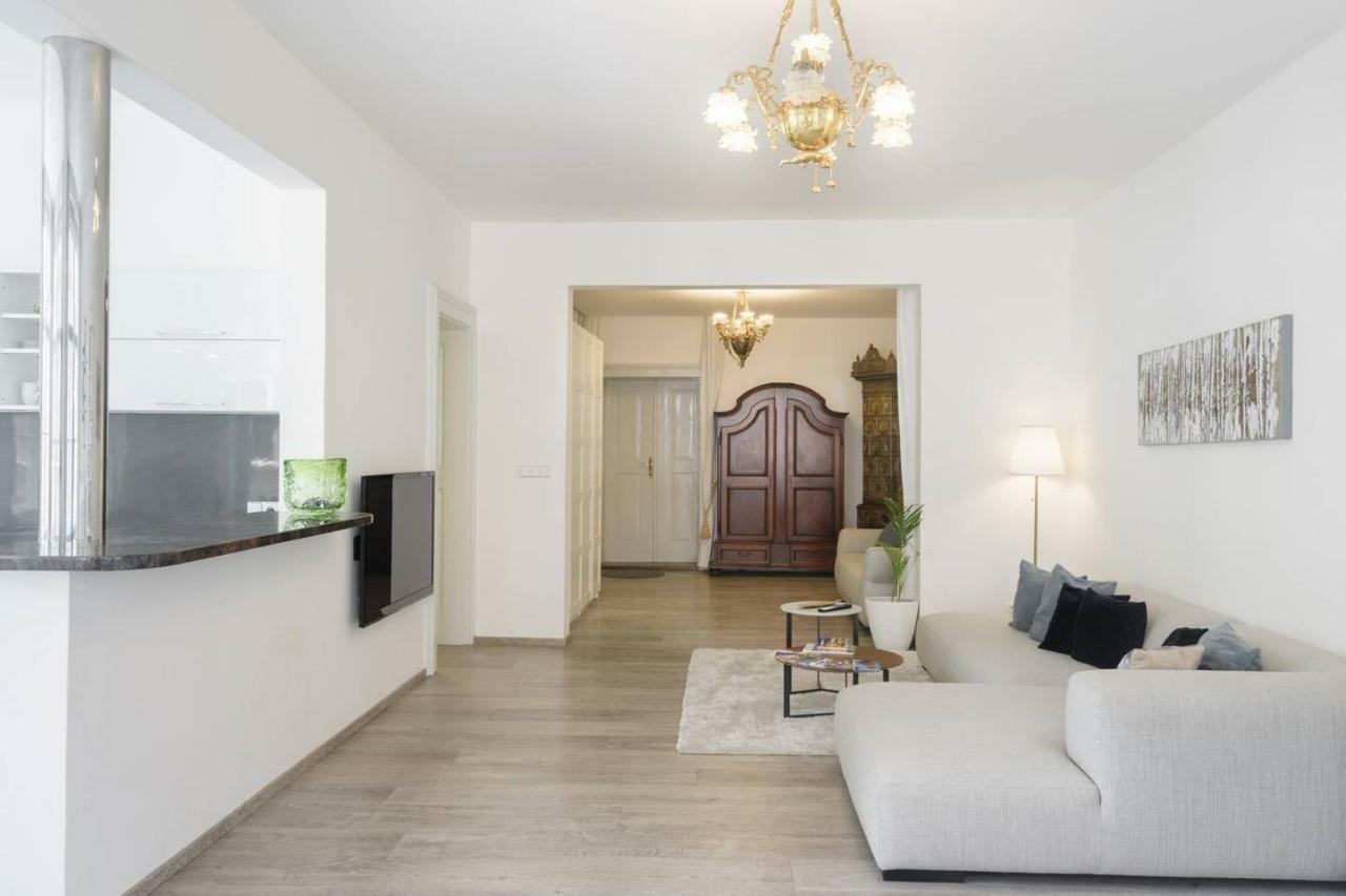 Stylish, Light-filled In The Historic Center Apartment *