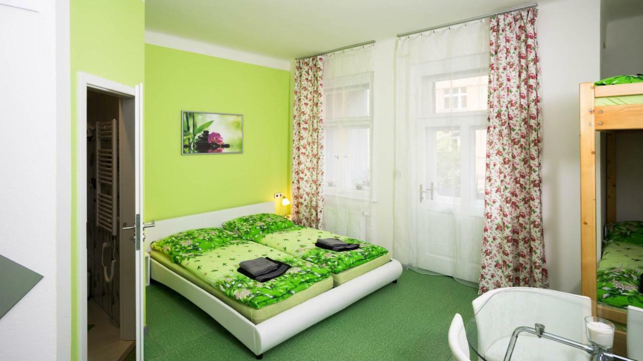 Apartment Four Year Seasons - Walkable To Centre, Metro And Riverside Prague