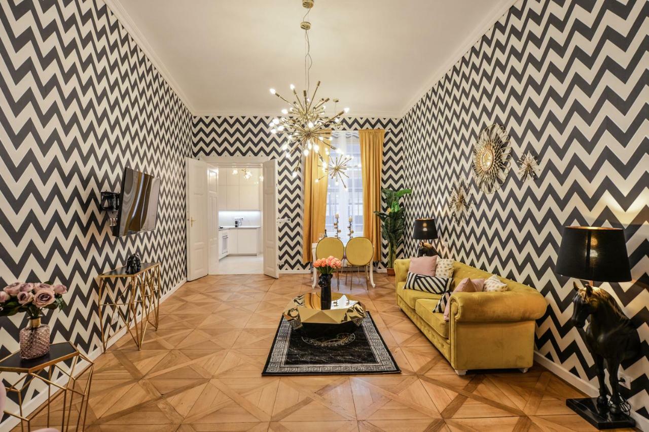 Dali Wenceslas Square Apartment