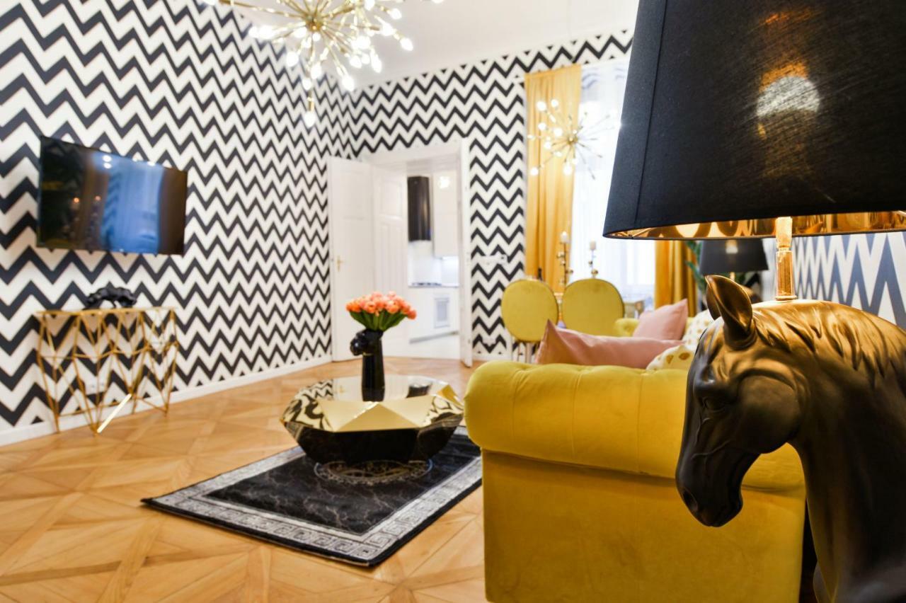 Dali Wenceslas Square Apartment