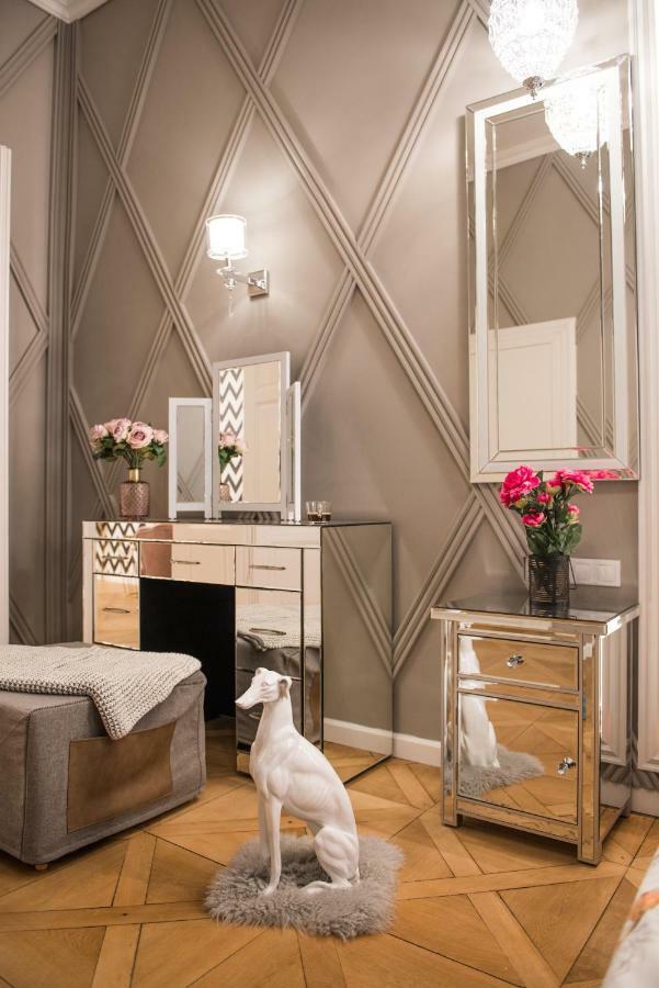 Dali Wenceslas Square Apartment
