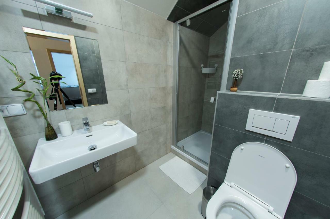 Lahovice, Apartment *