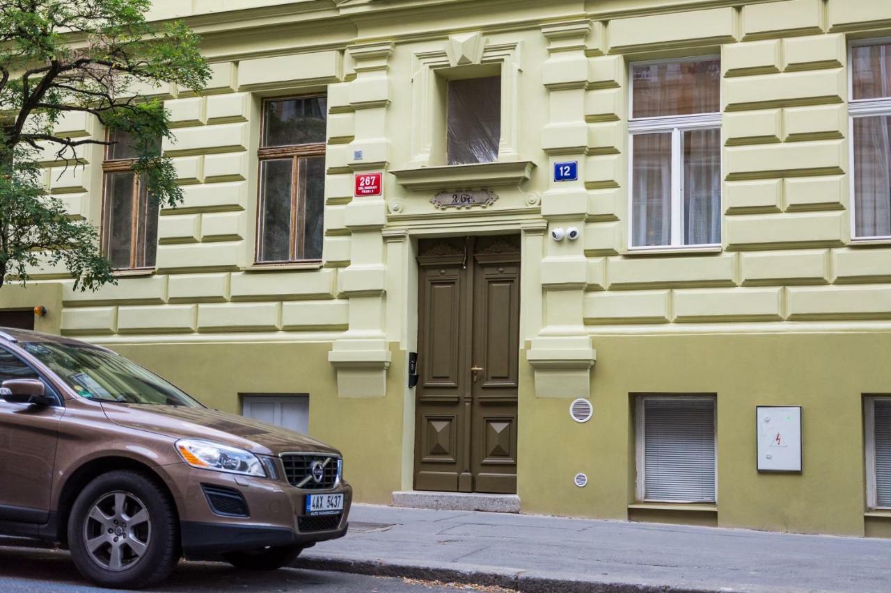 Lublanska 12 * Prag