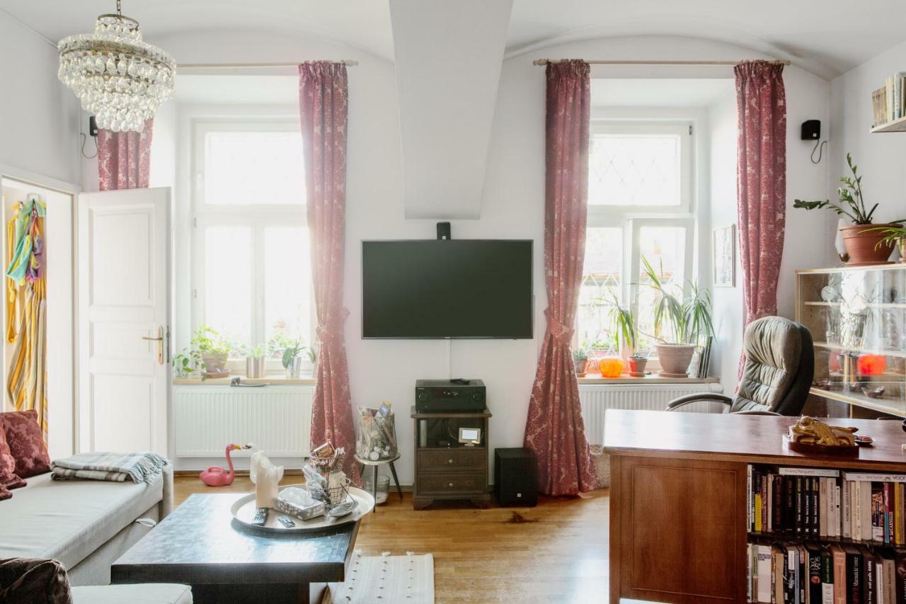 Victoria Design - Rehorova Apartment Prague