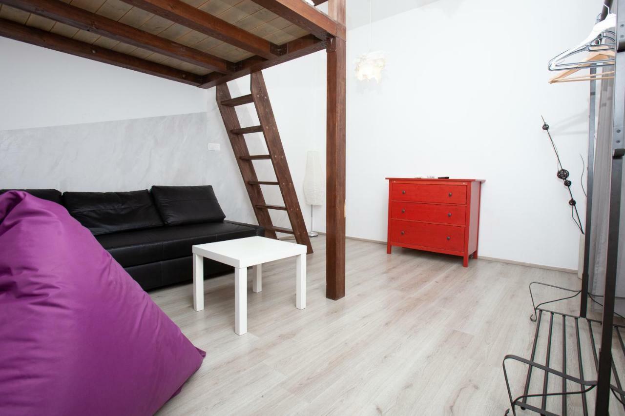 Apartment Wow Wow *