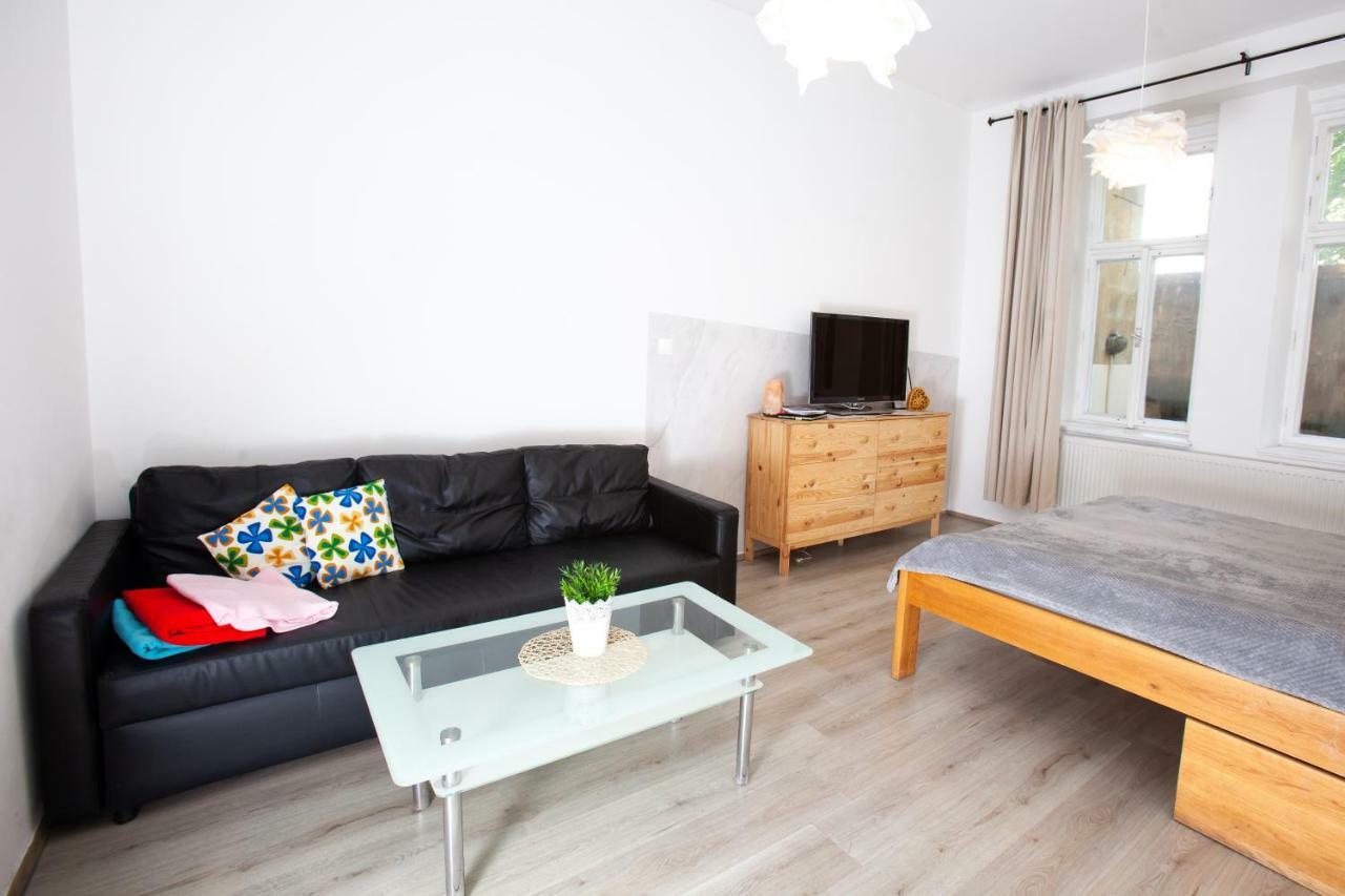Apartment Wow Wow