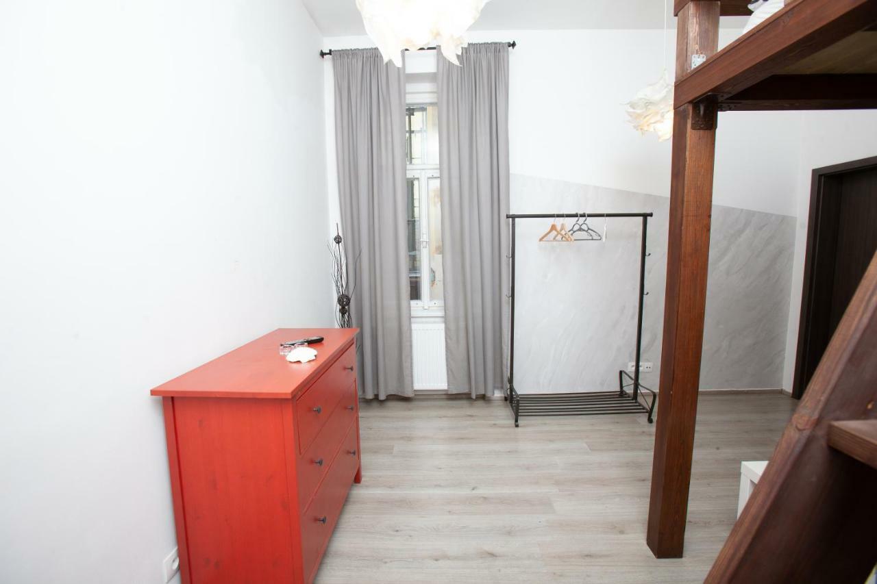 Apartment Wow Wow