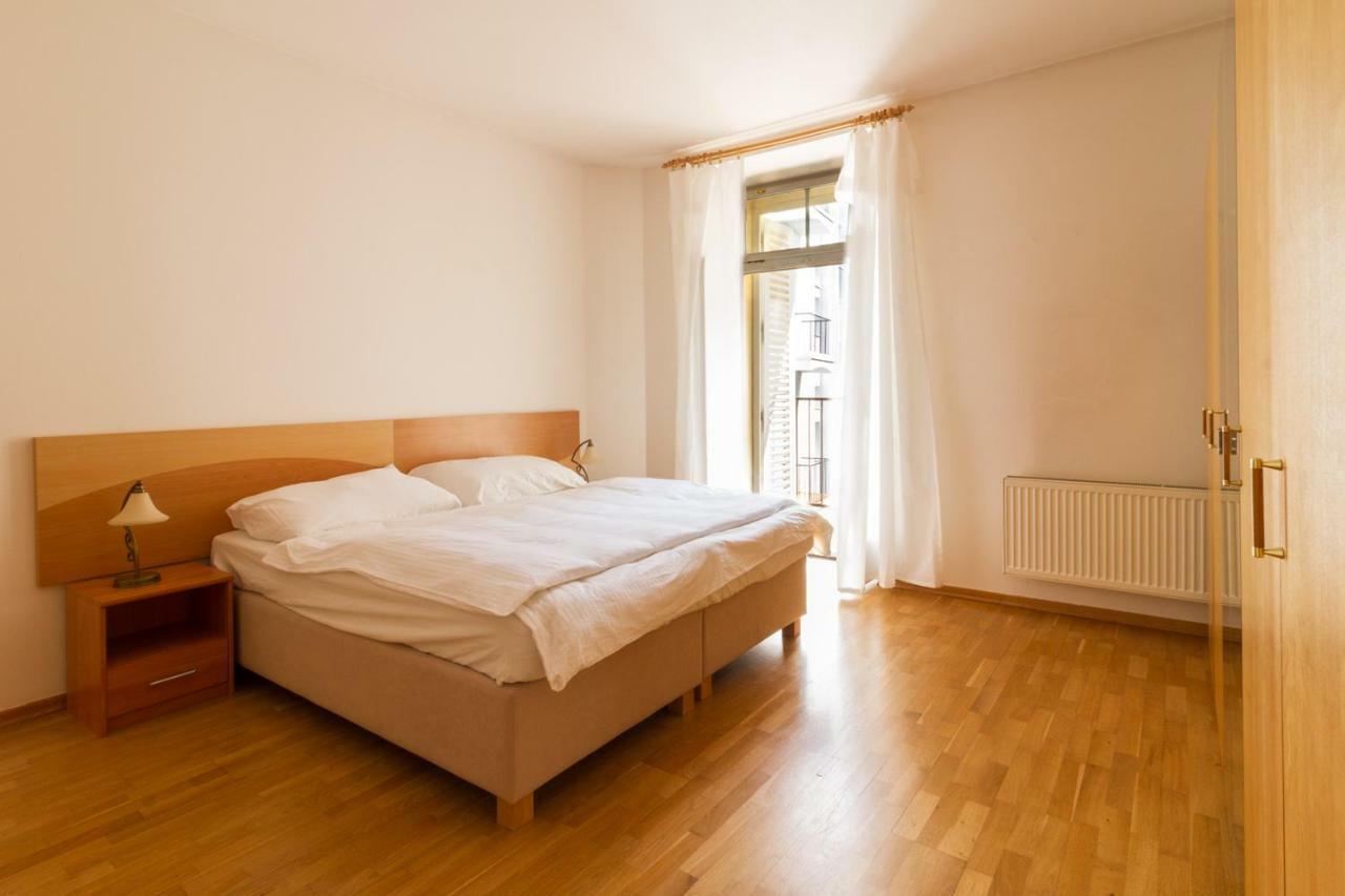 Zahrebska 4* Prague