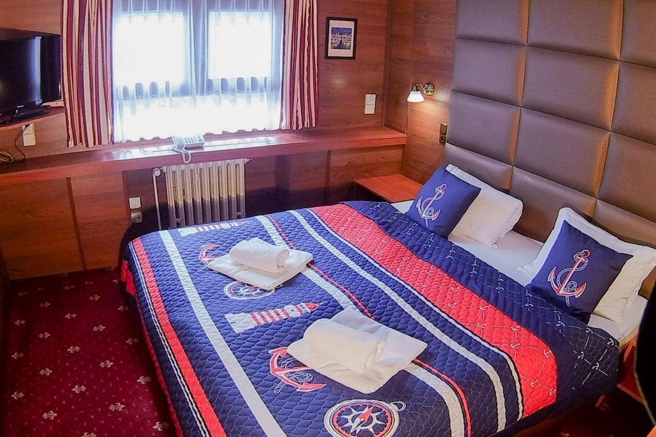 Albatros Botel 3*