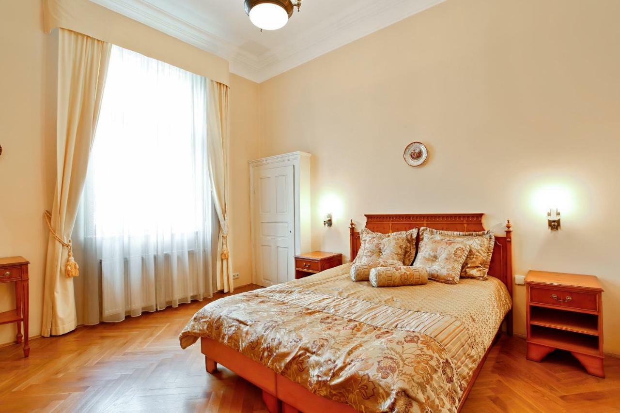 Open Gate Prag