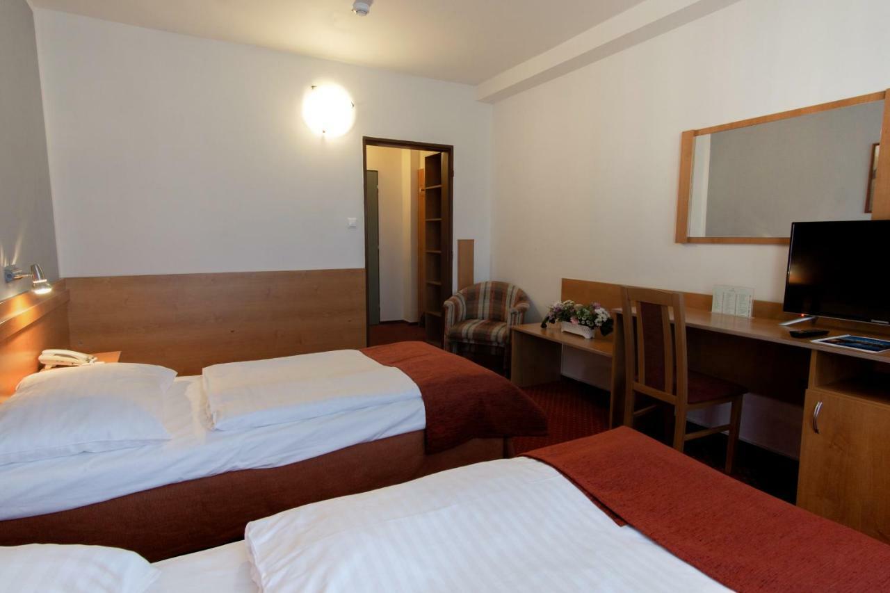 Globus Hotel 3*