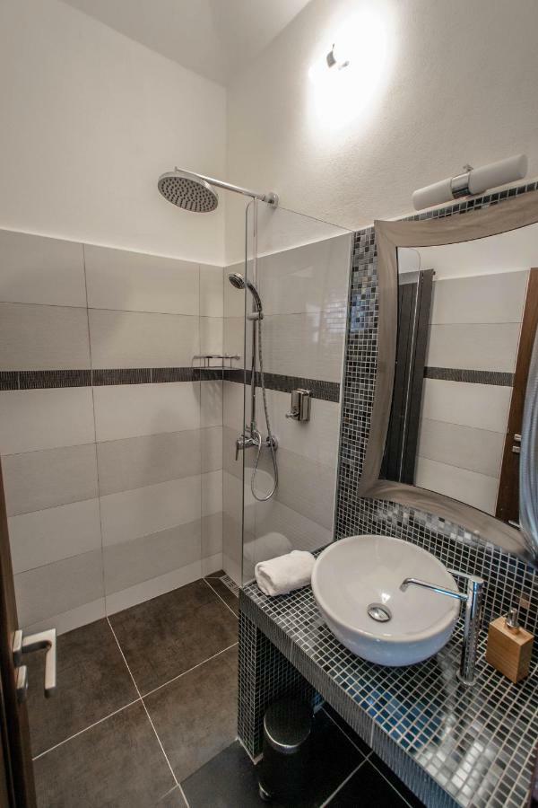 Stylish Close To Eden Garden * Prague