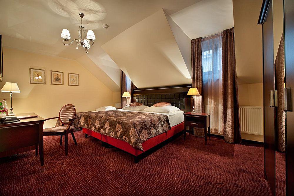 Ea Embassy Hotel 4*
