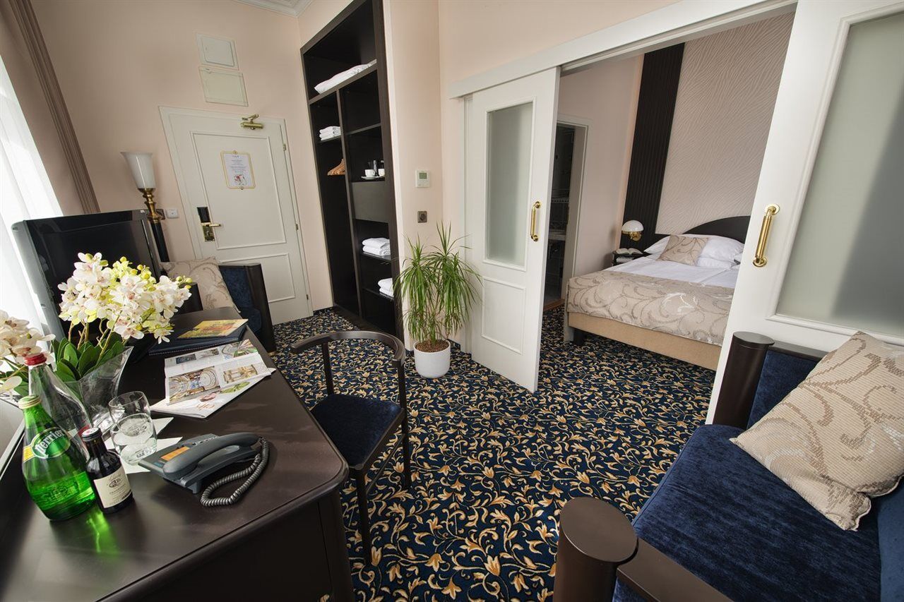 Ea Royal Esprit Otel Prag