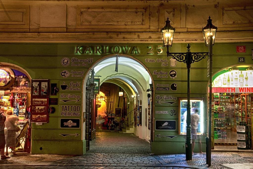 Karlova 25 *