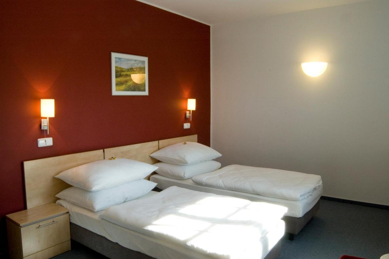 Otel Chvalska Tvrz Prag