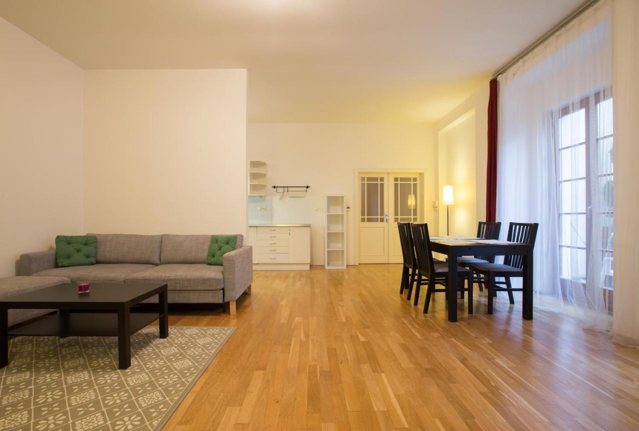 Elegant Apartment With Free Garage In The Center Of Prague *