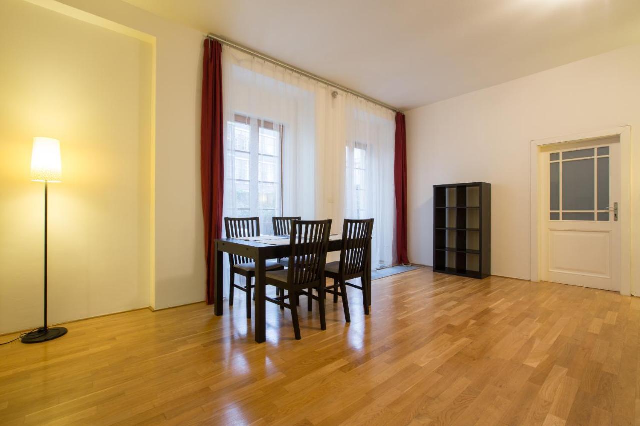 Elegant Apartment With Free Garage In The Center Of Prague Apartment