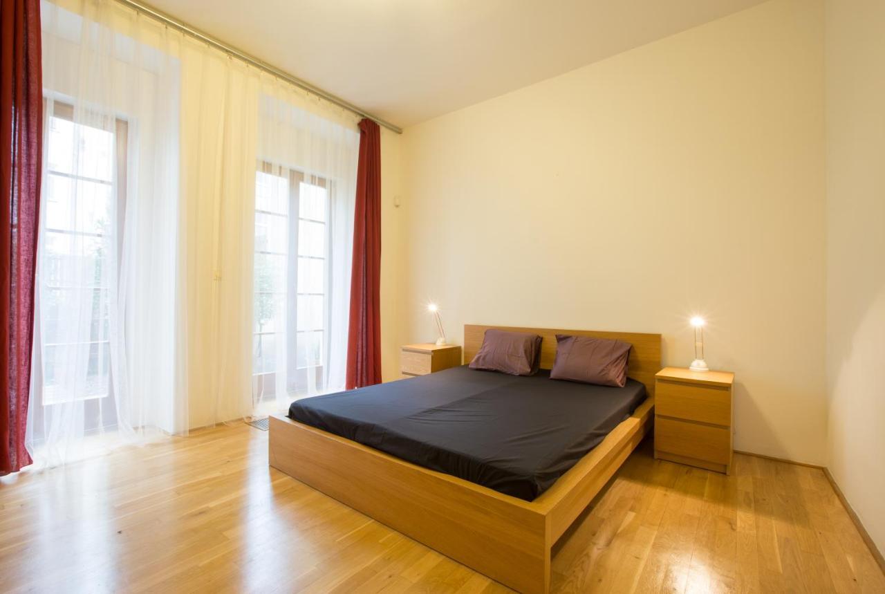 Elegant Apartment With Free Garage In The Center Of Prague *