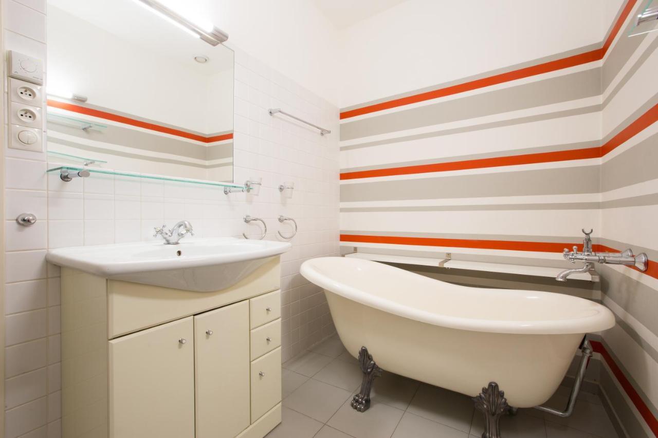 Elegant Apartment With Free Garage In The Center Of Prague