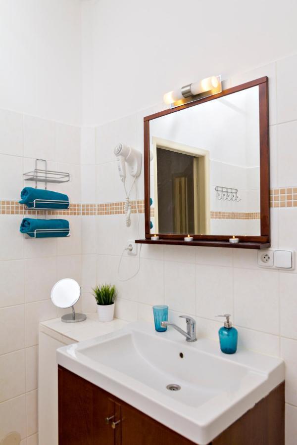 With 2 Bathrooms Apartment Prague