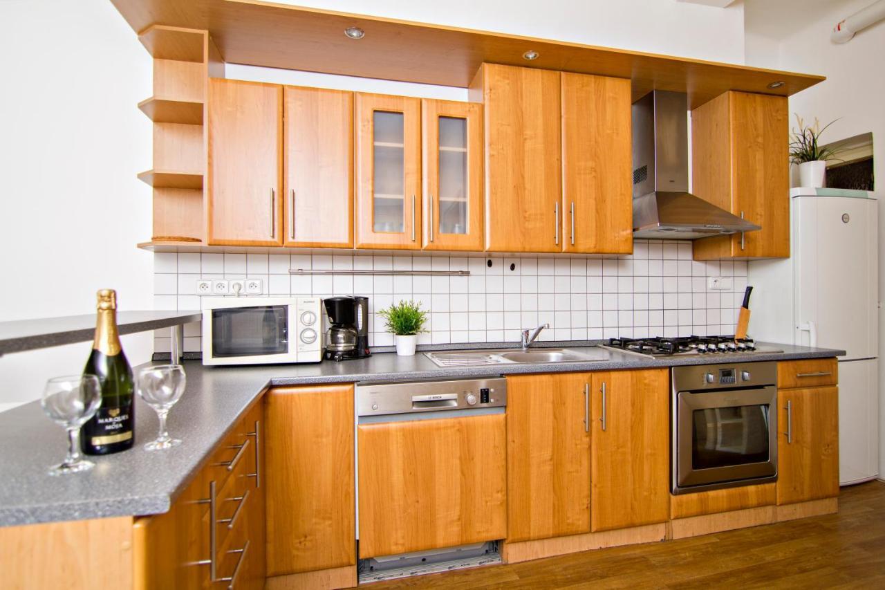With 2 Bathrooms Apartment