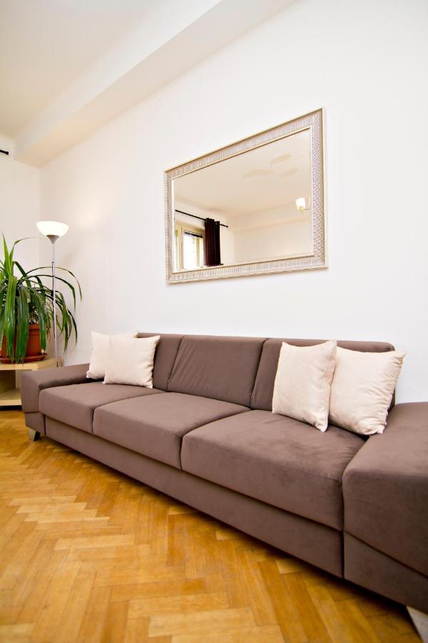 Apartment With 2 Bathrooms *