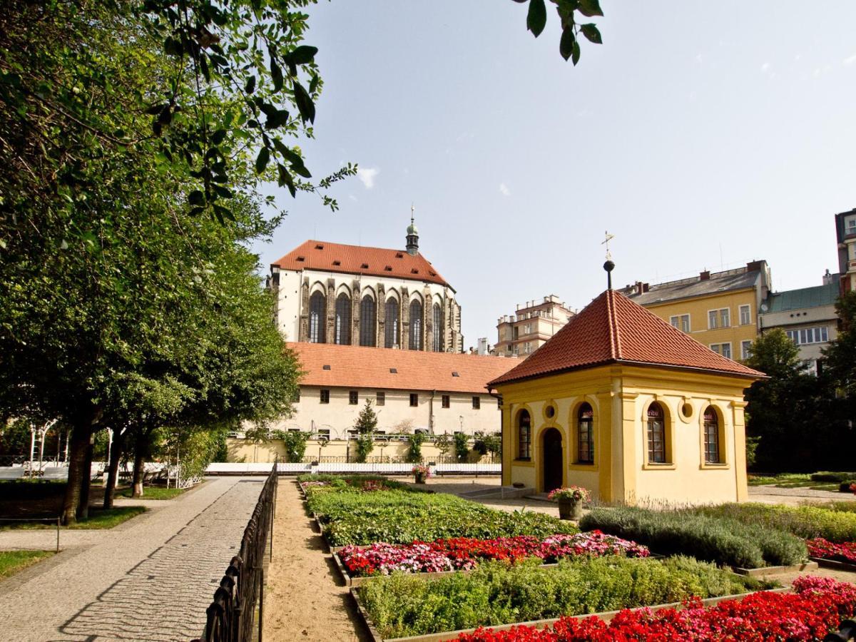 With 2 Bathrooms Apartment Prague