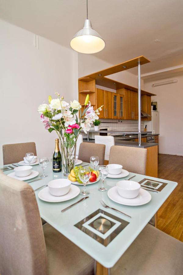 Apartment With 2 Bathrooms