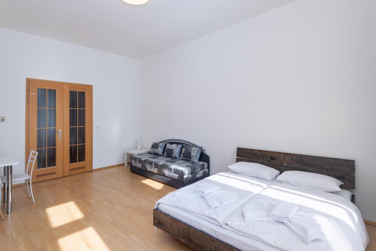 Stepanska Apartment *