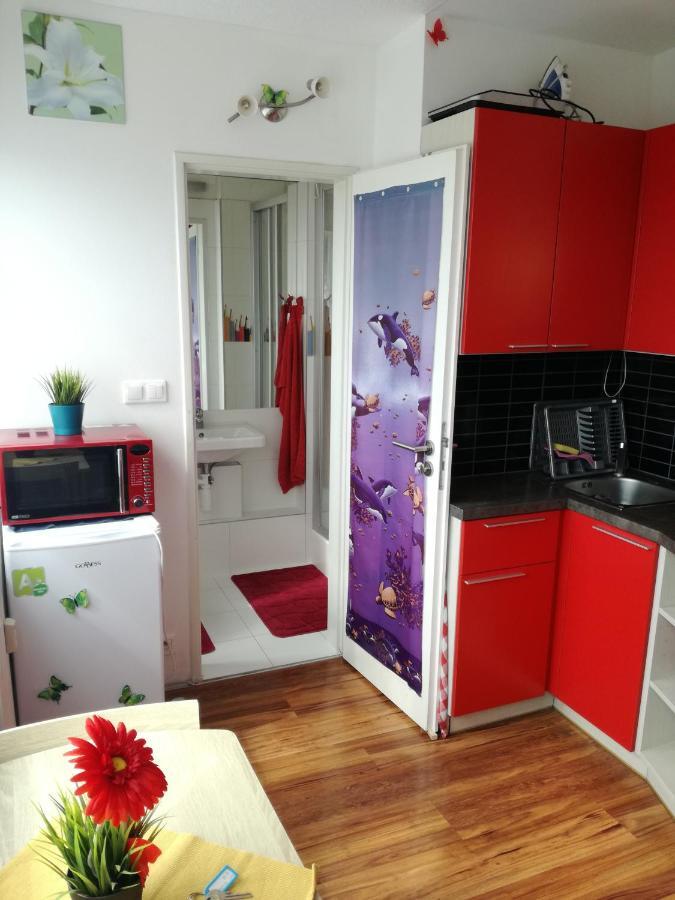 Apartment Love Studio By The Metro *