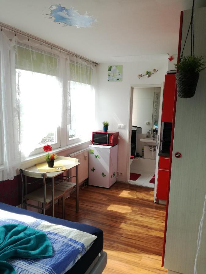 Love Studio By The Metro Apartment Prague