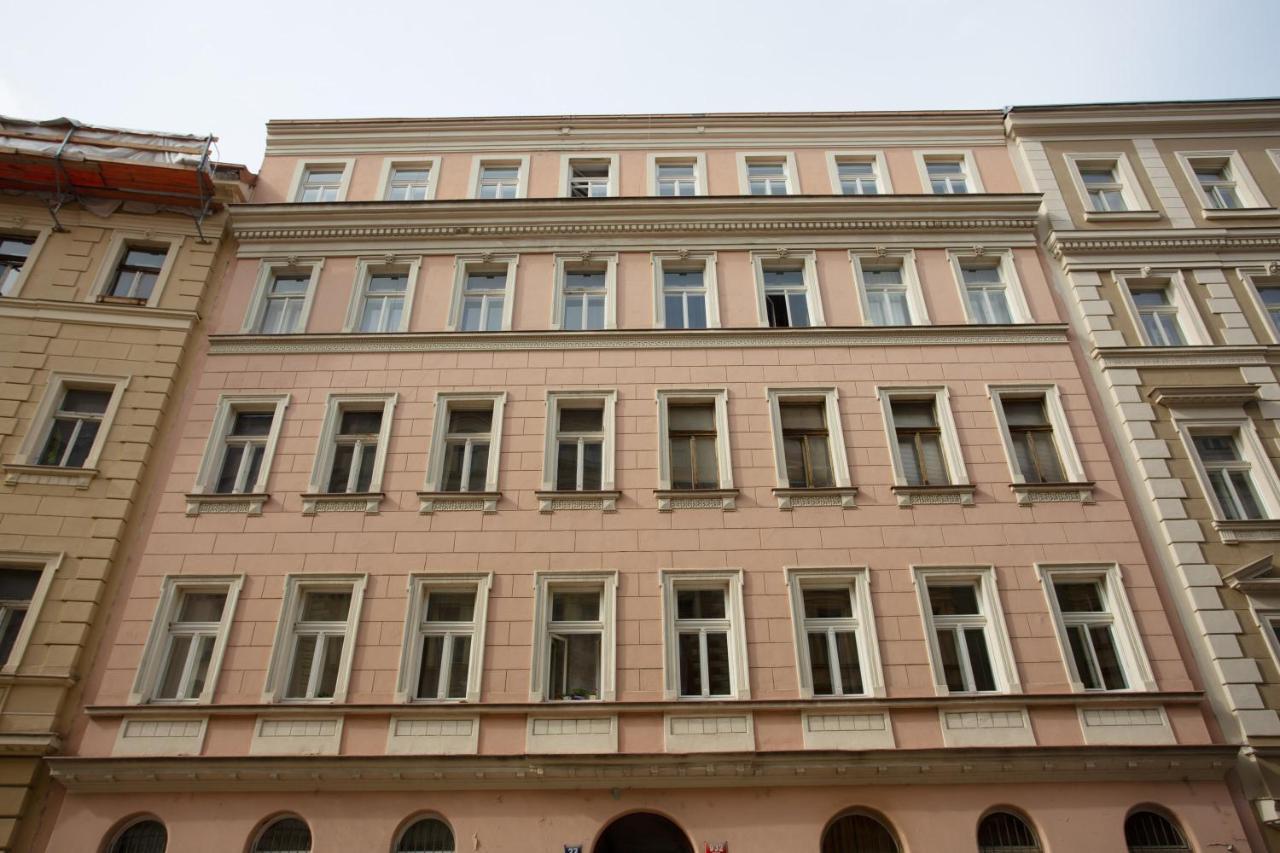 Victoria Design - Rehorova Apartment Prague