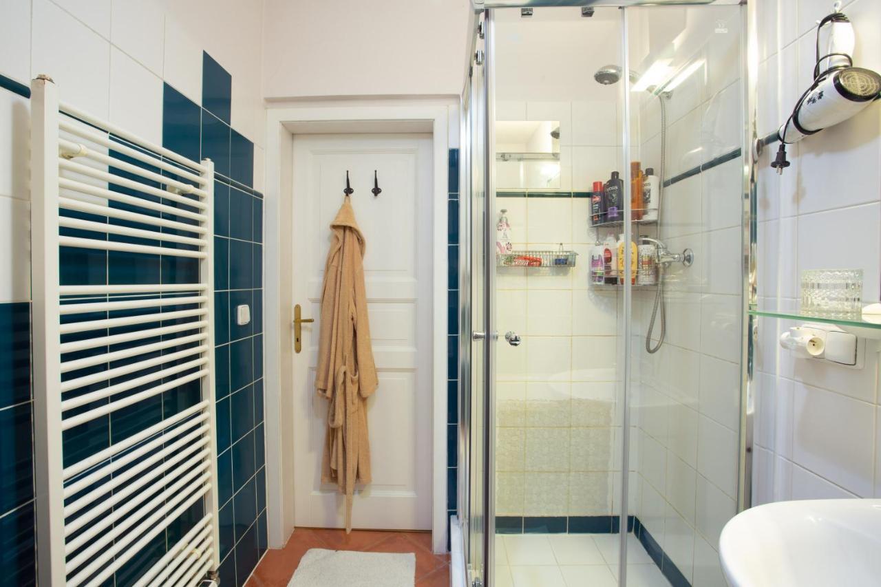 Victoria Design - Rehorova * Prague