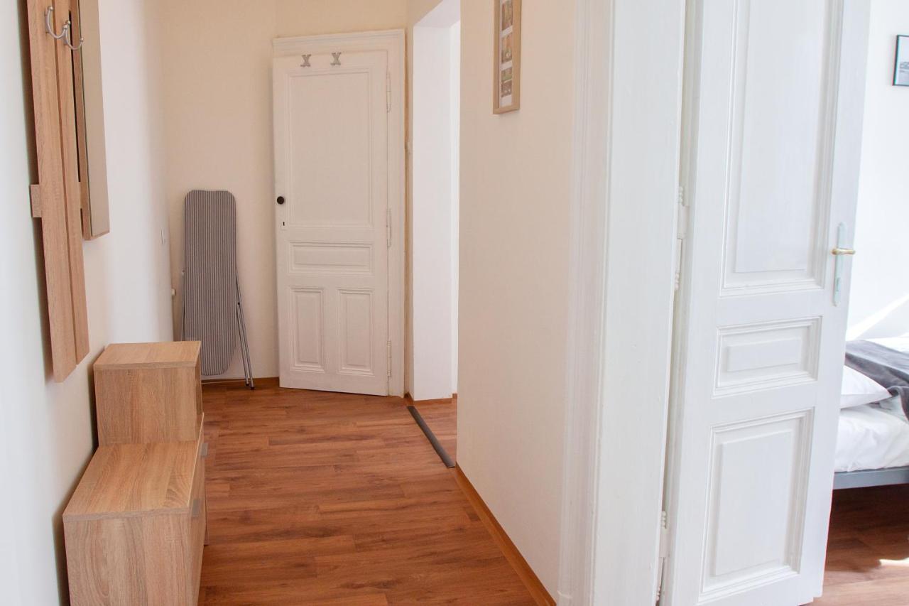 Lucky Angel In Apartamento