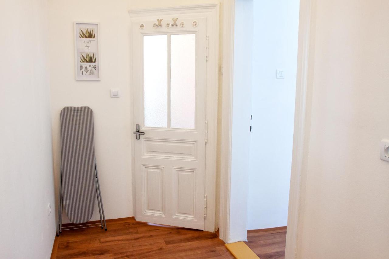 Lucky Angel In Apartment Prague