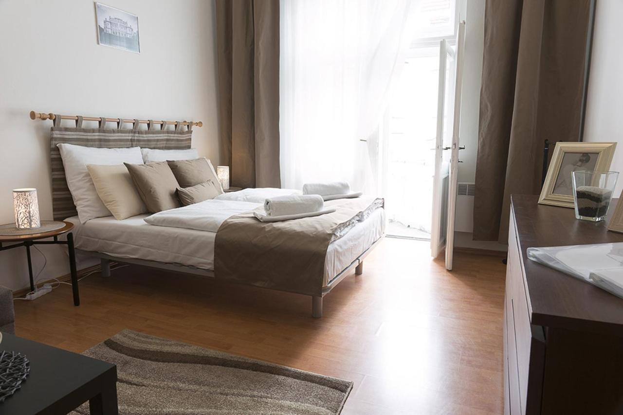 Lucky Angel In Apartment Prague