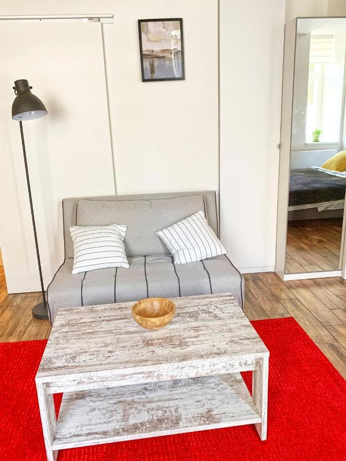 John Dee Apartment *