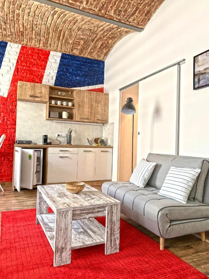 John Dee Apartment *
