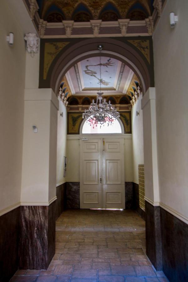 Bouquet Apartment *