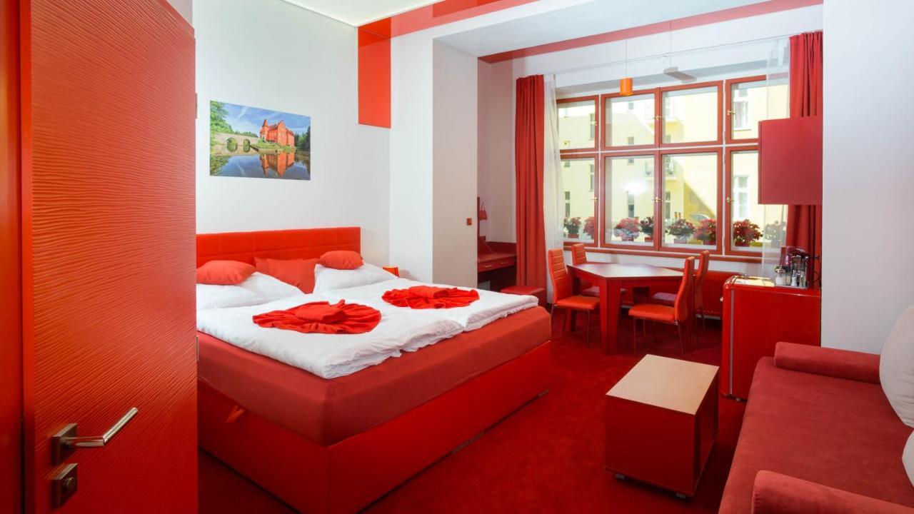 Colours - Your 7 Colour Experience In Centre Of Apartment *