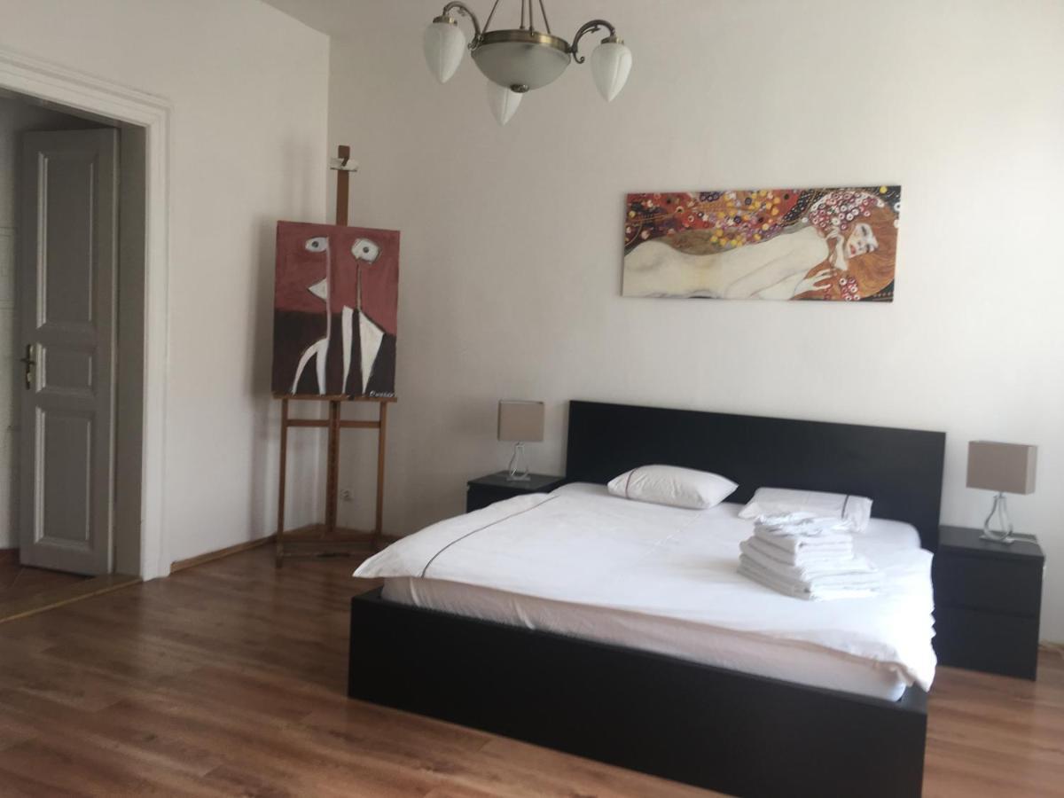 Exclusive On Zborovska Apartment Prague