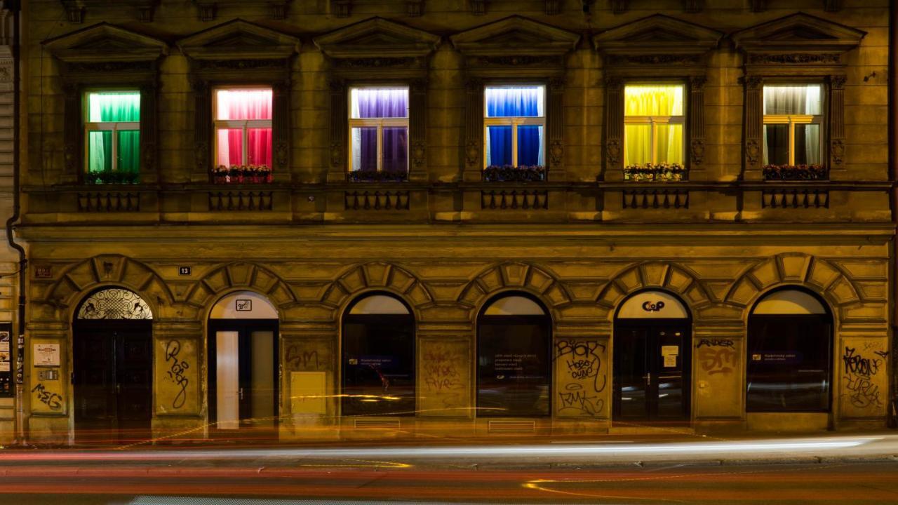 Colours - Your 7 Colour Experience In Centre Of *