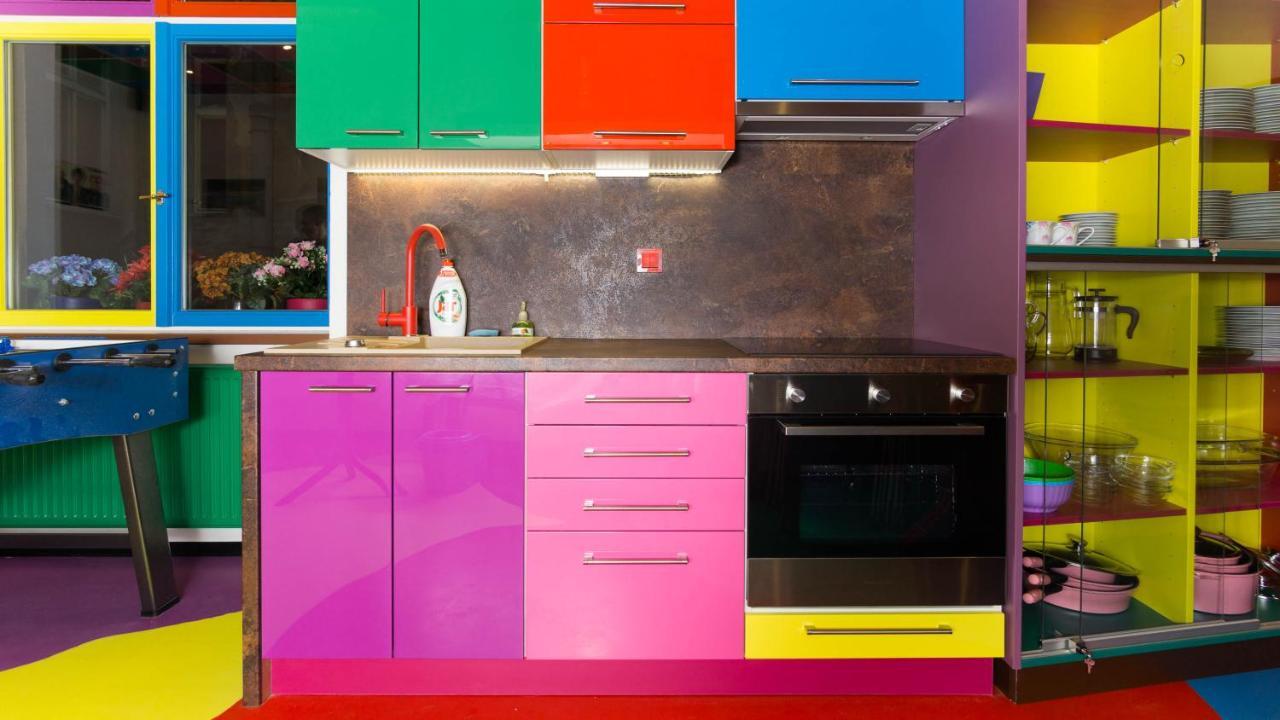 Apartment Colours - Your 7 Colour Experience In Centre Of *