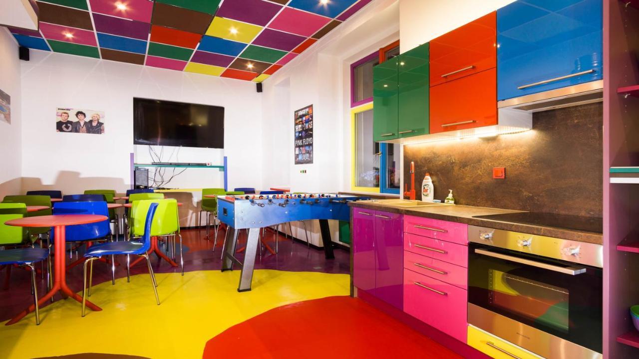 Apartment Colours - Your 7 Colour Experience In Centre Of *