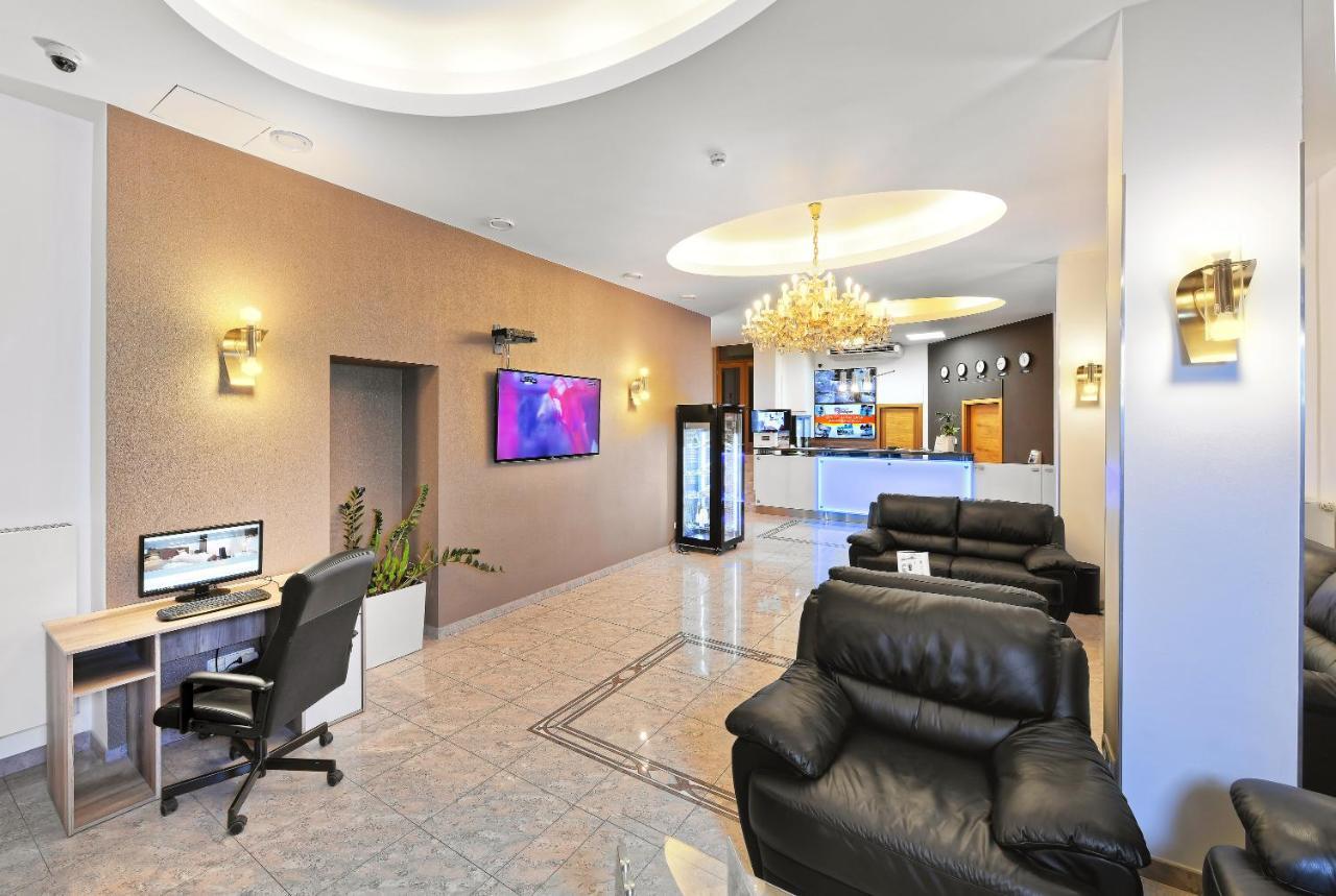 Aura Design & Garden Pool 3* Prague