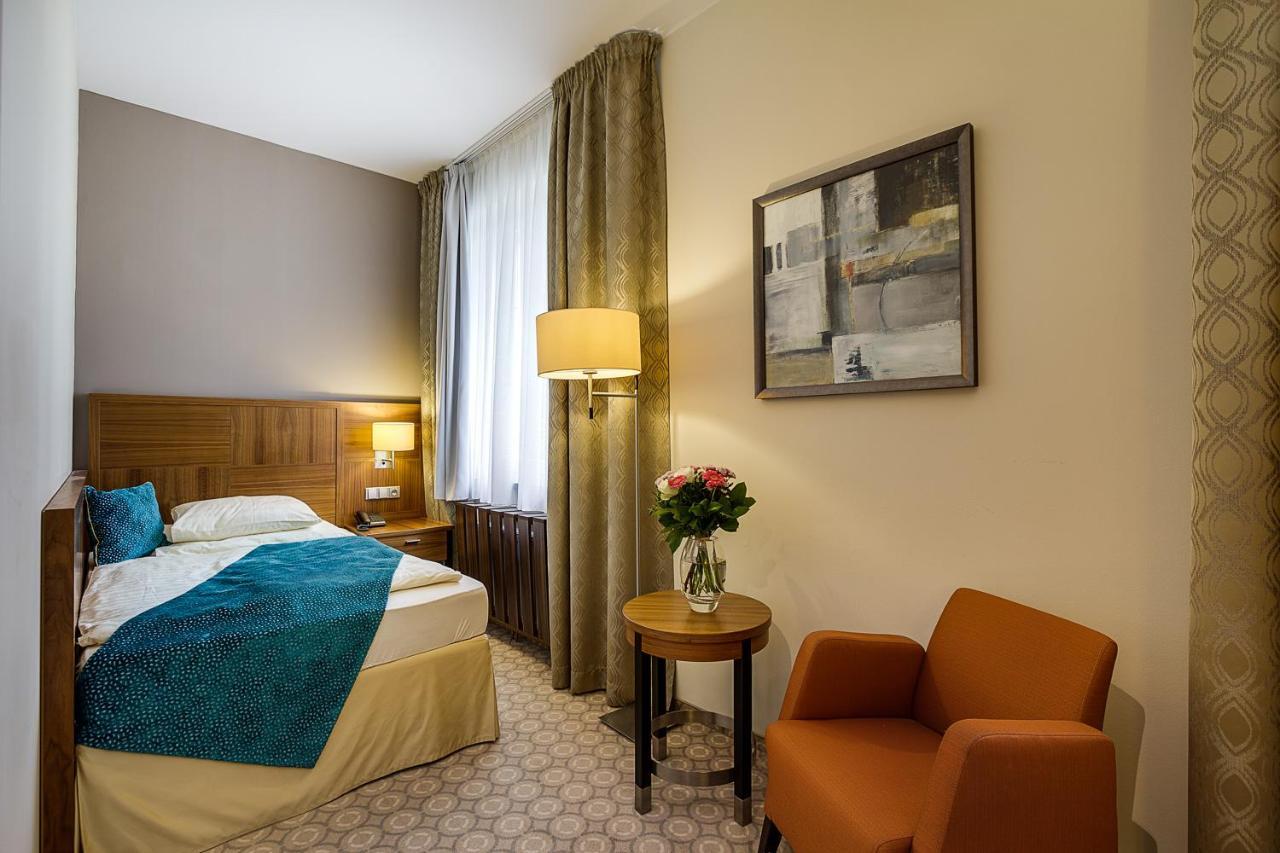 Otel Silenzio