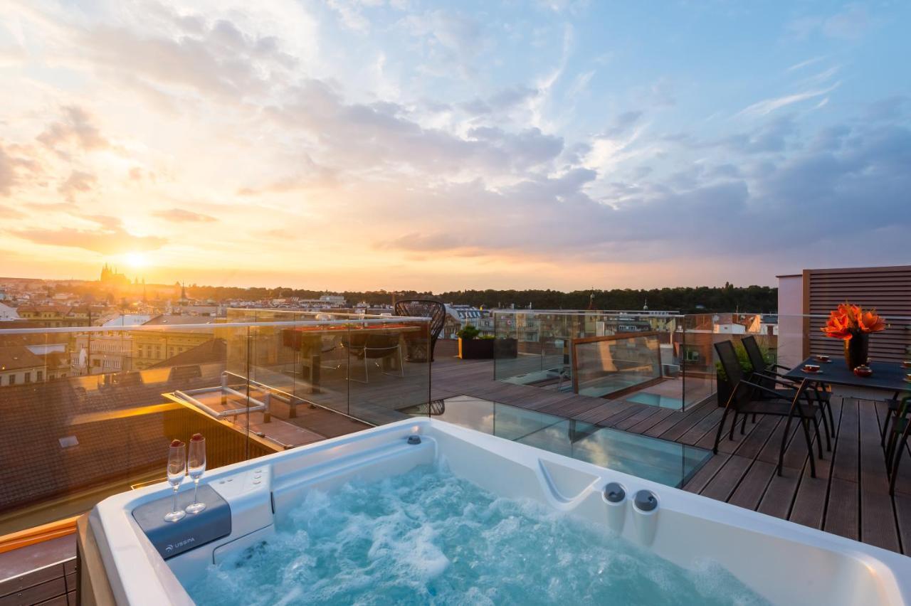 Empirent Rooftop Collection Apartment