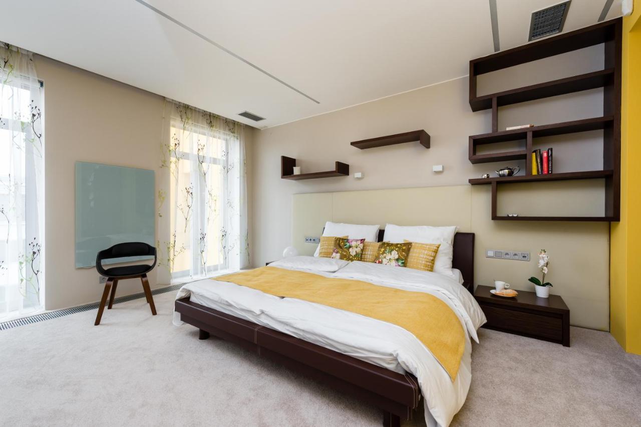 Empirent Rooftop Collection * Prague