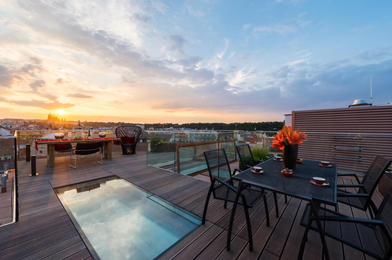 Empirent Rooftop Collection Apartment